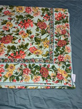 Like new Vintage April Cornell cotton floral Tablecloth 58” x 112” cottagecore